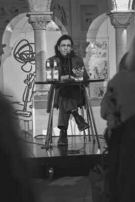 Deniz Utlu - beim Vortrag 